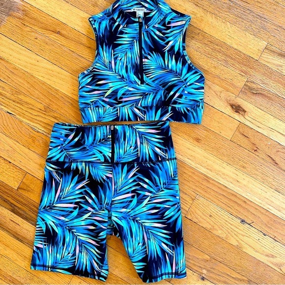 Forever 21 Other - Forever 21 Tropical Leaf Athletic Outfit M